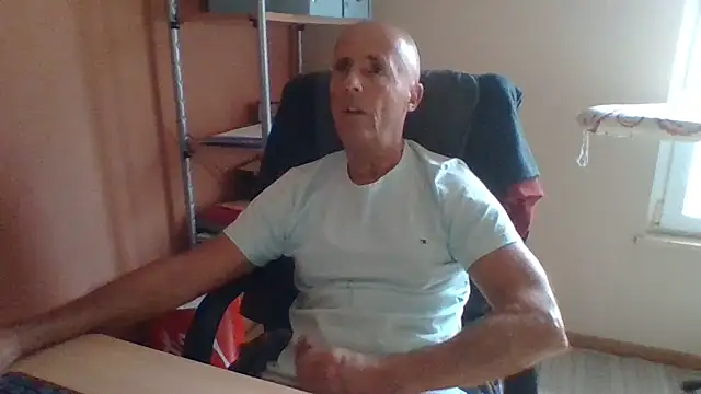 olibrius71 online show from October 31, 2025, 2:18 pm