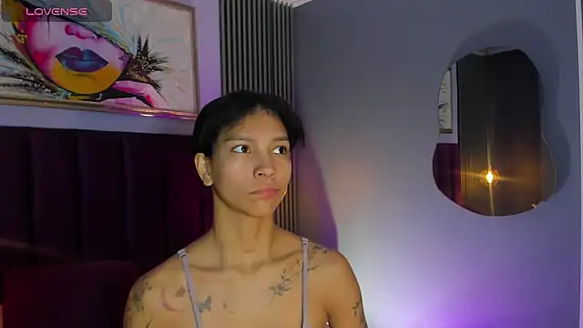 Snapshot of LauraAristizabal chatting on October 28, 2025, 12:52 pm LauraAristizabal online show from October 28, 2025, 12:52 pm