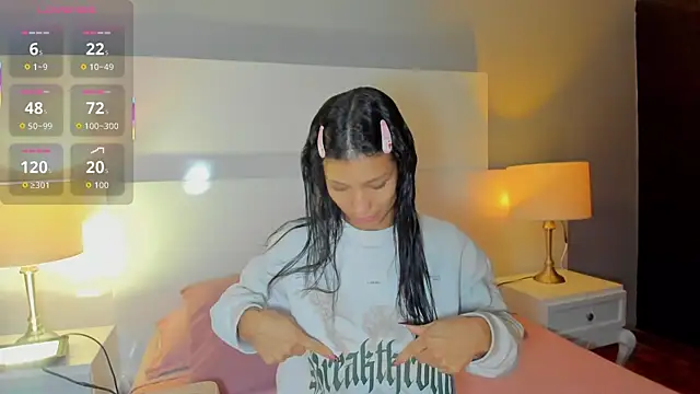 Snapshot of LauraAristizabal chatting on November 5, 2025, 12:38 pm LauraAristizabal online show from November 5, 2025, 12:38 pm