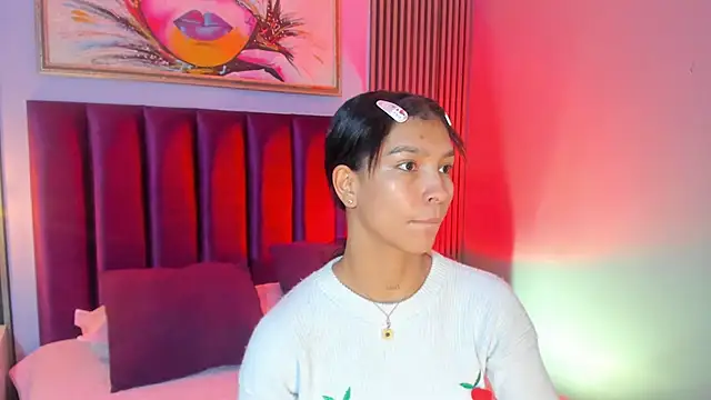 LauraAristizabal online show from November 16, 2025, 12:33 pm