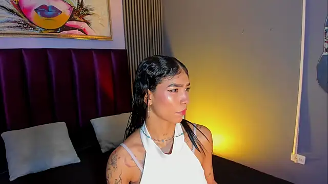 LauraAristizabal online show from April 21, 2026, 12:44 pm