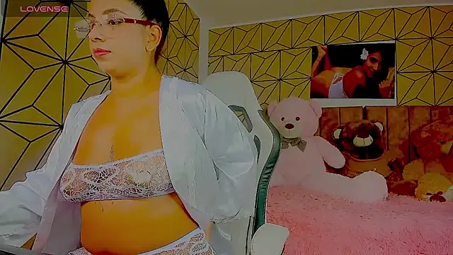 vane lopez  online show from April 9, 2026, 6:57 pm