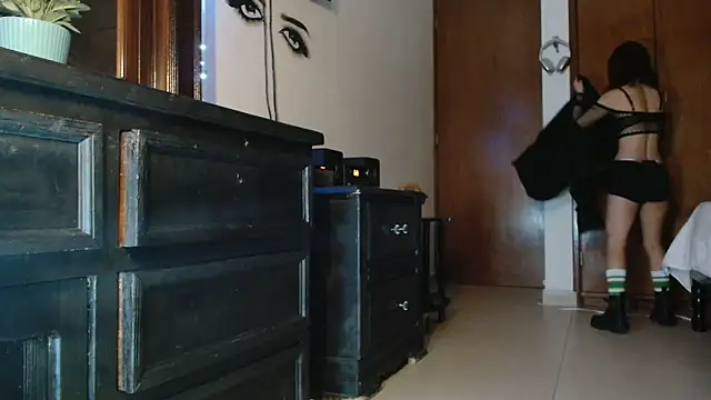 MINI Petite online show from March 29, 2026, 11:27 pm