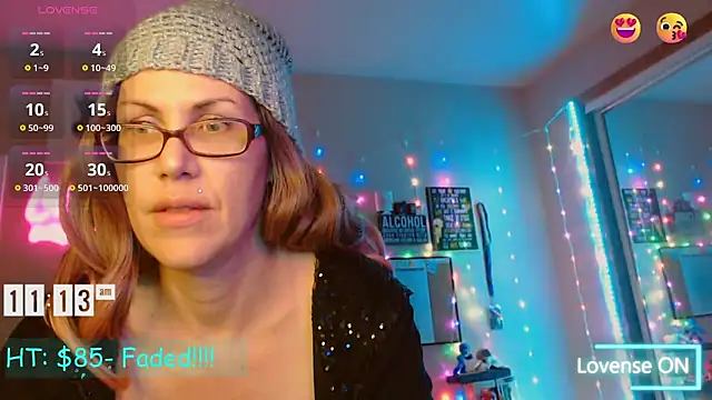 Snapshot of EmmaIsHere chatting on December 26, 2024, 6:12 pm EmmaIsHere online show from December 26, 2024, 6:12 pm