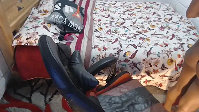 sexyjustin202 online show from October 20, 2025, 10:32 pm