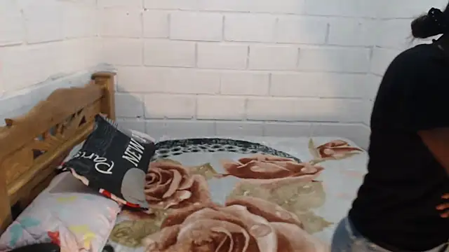 sexyjustin202 online show from December 15, 2025, 4:50 am