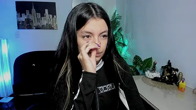 Snapshot of Meghan320 chatting on October 30, 2025, 11:33 am Meghan320 online show from October 30, 2025, 11:33 am