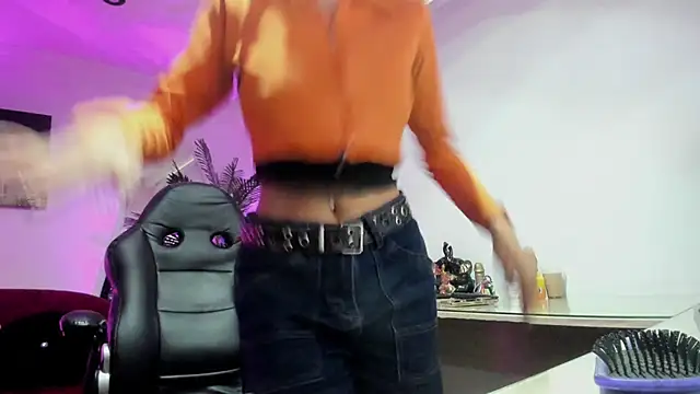 Snapshot of Meghan320 chatting on October 31, 2025, 11:33 am Meghan320 online show from October 31, 2025, 11:33 am