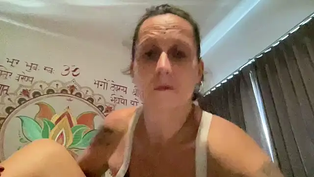 Snapshot of Sexy-Mel chatting on December 4, 2025, 5:17 am Sexy-Mel online show from December 4, 2025, 5:17 am