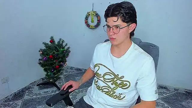 patrik 027 online show from December 16, 2024, 7:32 pm