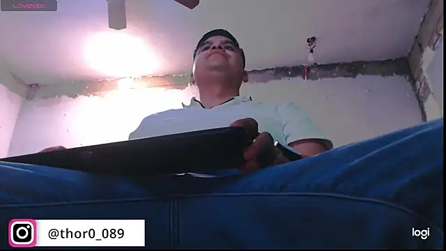 Snapshot of thor000089 chatting on October 14, 2025, 4:35 am thor000089 online show from October 14, 2025, 4:35 am