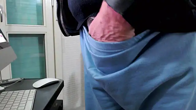 Snapshot of Unicum900 chatting on February 14, 2025, 9:43 pm Unicum900 online show from February 14, 2025, 9:43 pm