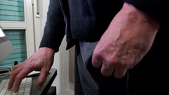 Snapshot of Unicum900 chatting on February 19, 2025, 5:49 pm Unicum900 online show from February 19, 2025, 5:49 pm