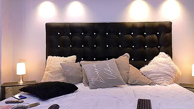 Snapshot of MiahWindsor chatting on December 4, 2024, 9:57 pm MiahWindsor online show from December 4, 2024, 9:57 pm