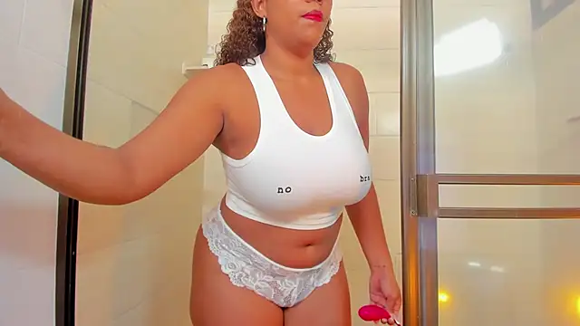 Aisharhodes00 online show from November 12, 2025, 8:19 pm