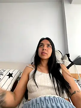 Miss Nicole online show from October 5, 2025, 8:07 pm