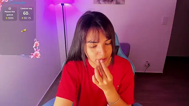 Snapshot of Miss_Nicole chatting on May 17, 2026, 8:16 pm Miss Nicole online show from May 17, 2026, 8:16 pm