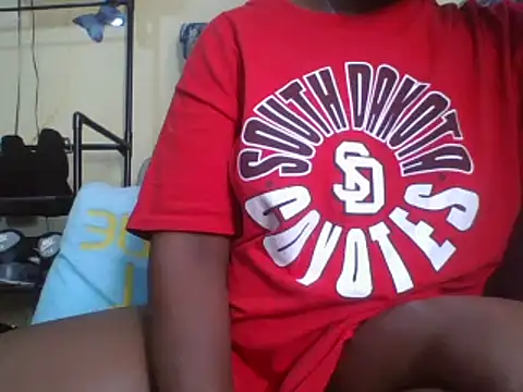 queenofqueens96 online show from February 13, 2025, 2:20 pm