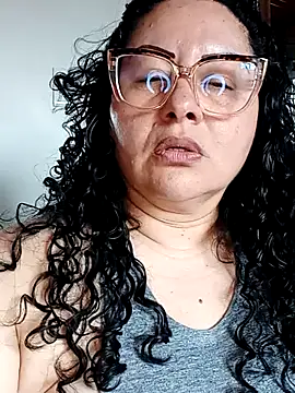 hazel milf online show from October 19, 2025, 5:35 pm