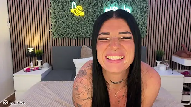 LizaRoxx online show from October 4, 2025, 9:57 pm