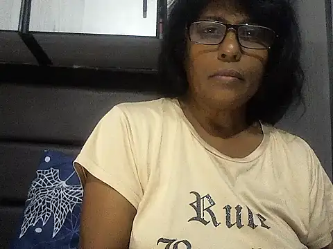 Snapshot of MsAttitude chatting on November 2, 2025, 3:14 pm MsAttitude online show from November 2, 2025, 3:14 pm