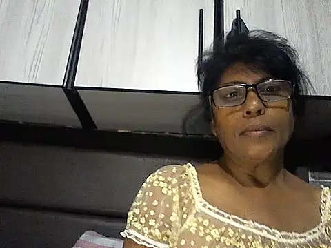 Snapshot of MsAttitude chatting on November 6, 2025, 5:41 am MsAttitude online show from November 6, 2025, 5:41 am