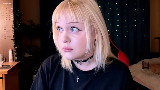 Snapshot of LisaLaas chatting on October 2, 2025, 4:14 pm LisaLaas online show from October 2, 2025, 4:14 pm