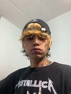 Snapshot of AcidMilo chatting on October 1, 2025, 11:11 pm AcidMilo online show from October 1, 2025, 11:11 pm