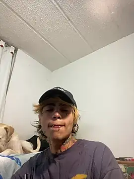 Snapshot of AcidMilo chatting on October 2, 2025, 11:12 pm AcidMilo online show from October 2, 2025, 11:12 pm