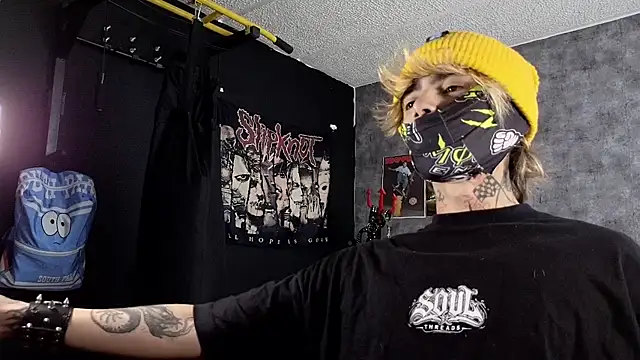 Snapshot of AcidMilo chatting on October 11, 2025, 7:56 pm AcidMilo online show from October 11, 2025, 7:56 pm