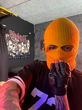 Snapshot of AcidMilo chatting on October 21, 2025, 5:57 pm AcidMilo online show from October 21, 2025, 5:57 pm