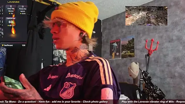 Snapshot of AcidMilo chatting on October 22, 2025, 3:56 pm AcidMilo online show from October 22, 2025, 3:56 pm