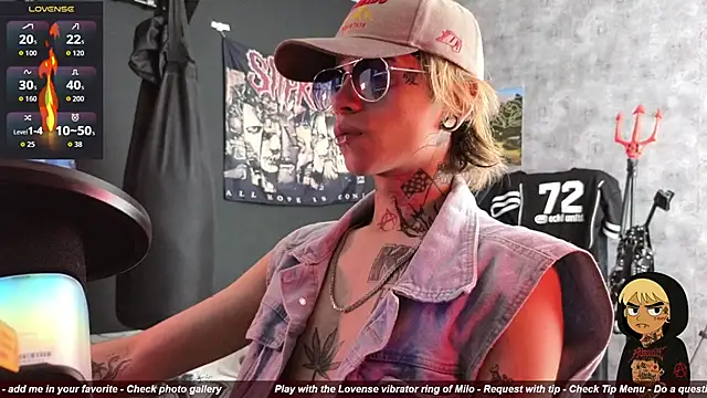 Snapshot of AcidMilo chatting on November 1, 2025, 2:52 pm AcidMilo online show from November 1, 2025, 2:52 pm