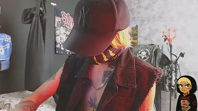 Snapshot of AcidMilo chatting on November 11, 2025, 5:24 pm AcidMilo online show from November 11, 2025, 5:24 pm