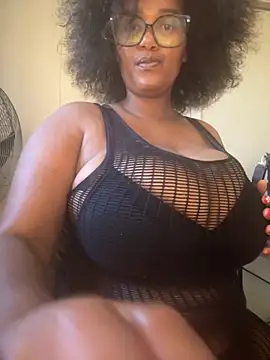 Snapshot of Charlie-Crawford chatting on November 9, 2025, 5:17 am Charlie-Crawford online show from November 9, 2025, 5:17 am