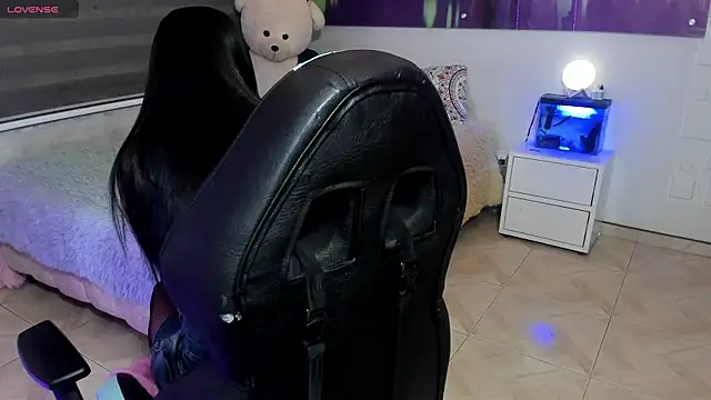 alma blue online show from April 24, 2026, 11:07 pm