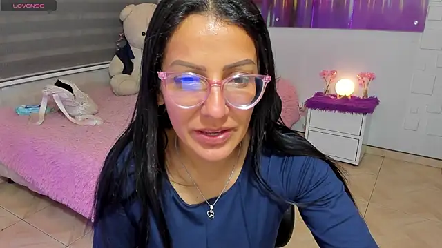 Snapshot of alma_blue chatting on June 4, 2026, 11:55 pm alma blue online show from June 4, 2026, 11:55 pm