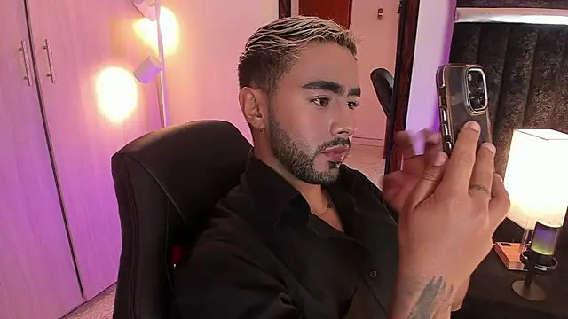 ItsMeEros online show from October 12, 2025, 10:31 pm