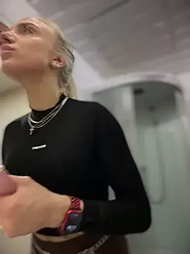 pinkstar  online show from December 18, 2025, 4:40 am