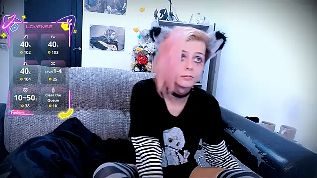 Littlepinkcat online show from September 30, 2025, 6:35 pm