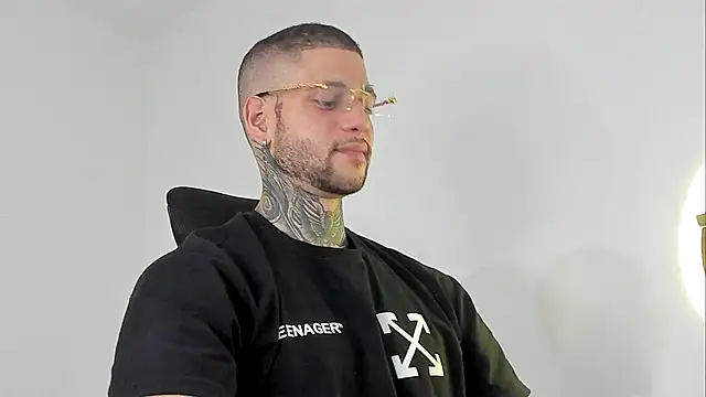  jamesleandros1 online show from September 30, 2025, 2:05 am