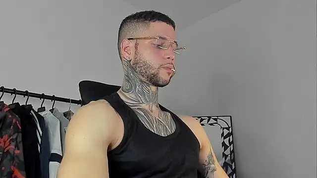  jamesleandros1 online show from November 4, 2025, 9:03 pm