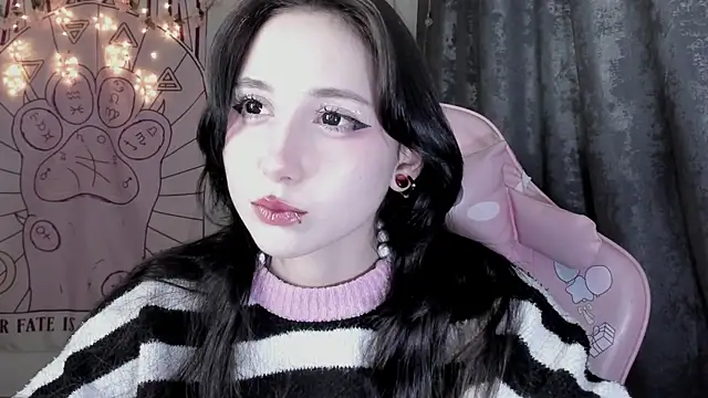 Snapshot of Holy420lolii chatting on October 11, 2025, 7:12 pm Holy420lolii online show from October 11, 2025, 7:12 pm