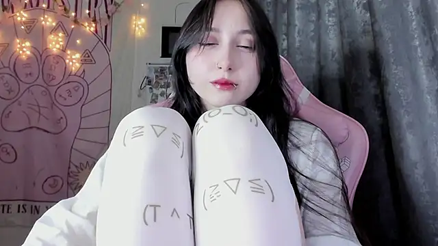 Snapshot of Holy420lolii chatting on October 23, 2025, 8:29 pm Holy420lolii online show from October 23, 2025, 8:29 pm