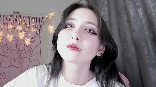 Snapshot of Holy420lolii chatting on October 25, 2025, 6:35 pm Holy420lolii online show from October 25, 2025, 6:35 pm