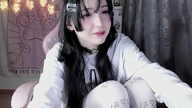 Snapshot of Holy420lolii chatting on November 10, 2025, 6:29 pm Holy420lolii online show from November 10, 2025, 6:29 pm