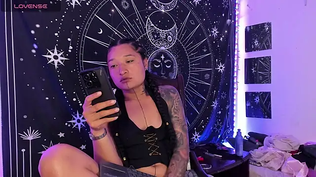 Eva Lee  online show from October 10, 2025, 7:40 am