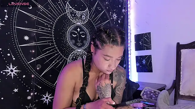 Eva Lee  online show from October 16, 2025, 9:10 am