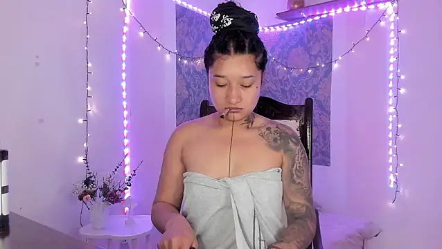 Eva Lee  online show from March 7, 2026, 9:39 am