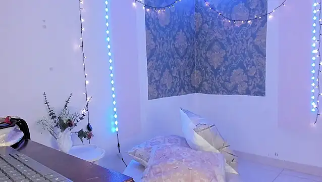 Eva Lee  online show from March 26, 2026, 9:26 am